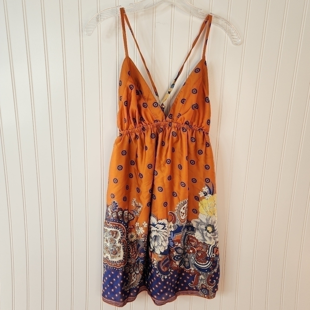 KLd-Signature backless w/thin criss cross straps on back. Deep v-neck Vibrant